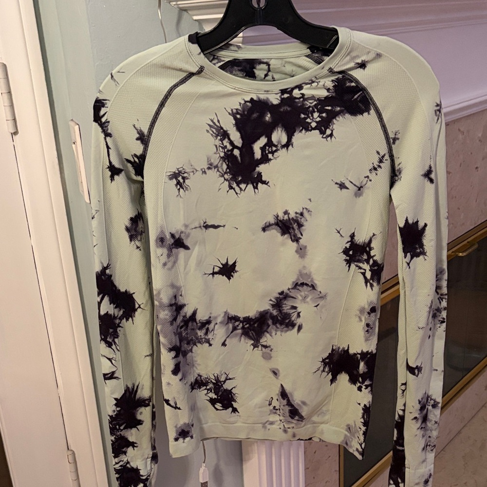 Sweaty Betty Black and Cream Long Sleeve compression workout top
